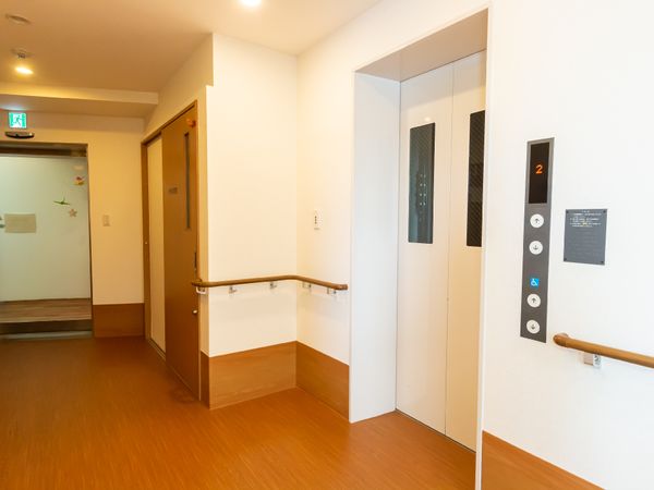 廊下にあるエレベーター