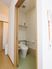 清潔なトイレのドア開け