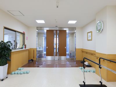 エントランスホールの明るい様子