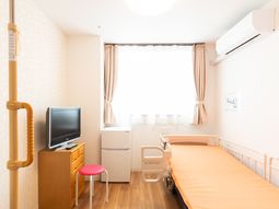 明るい居室の一角