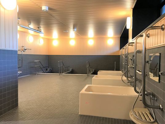 明るく清潔な浴室