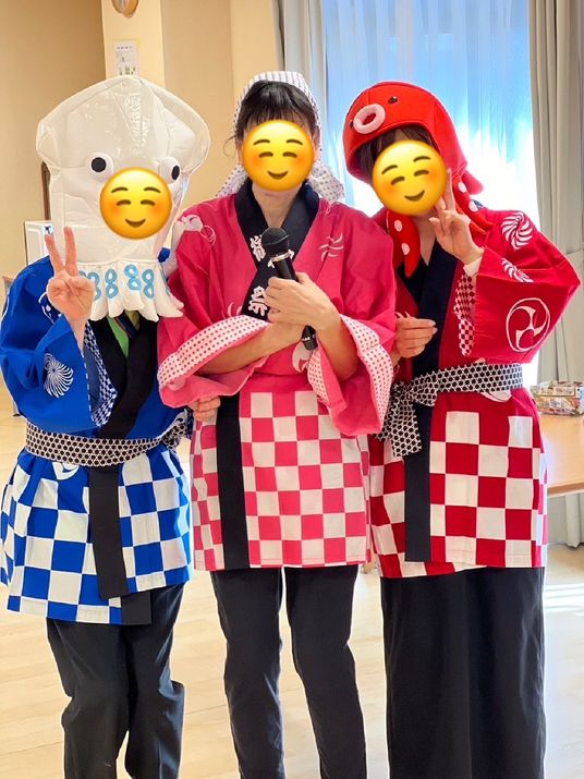 楽しげな雰囲気の廊下