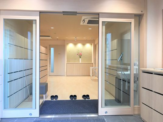 明るく清潔なエントランス