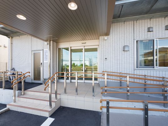 バリアフリー施設入口