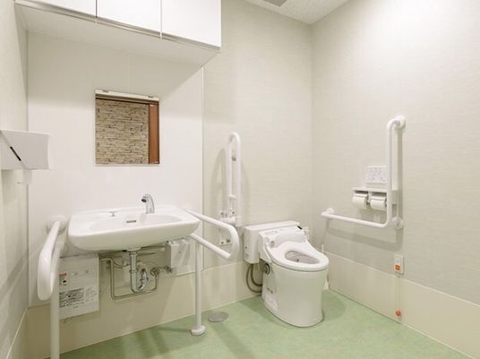バリアフリーのトイレ設備
