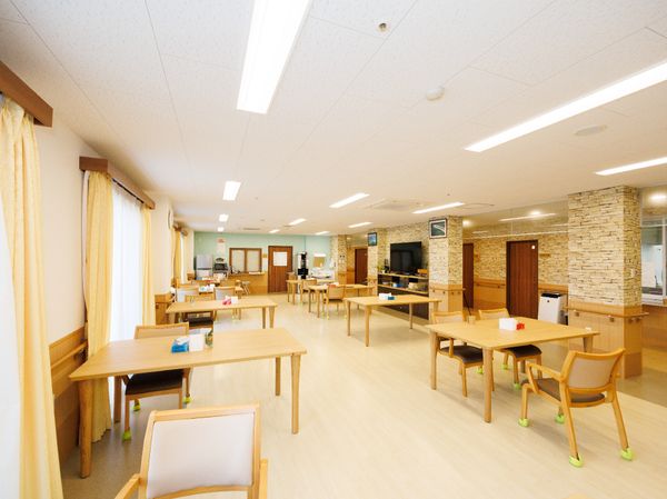 明るい食堂の様子