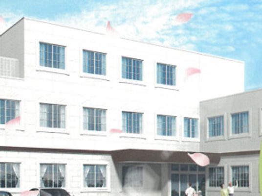 青空背景の白い建物正面