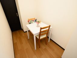シンプルな居室の一角