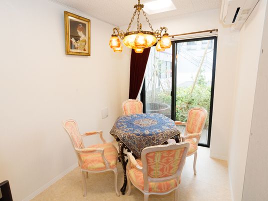 明るいダイニングスペース