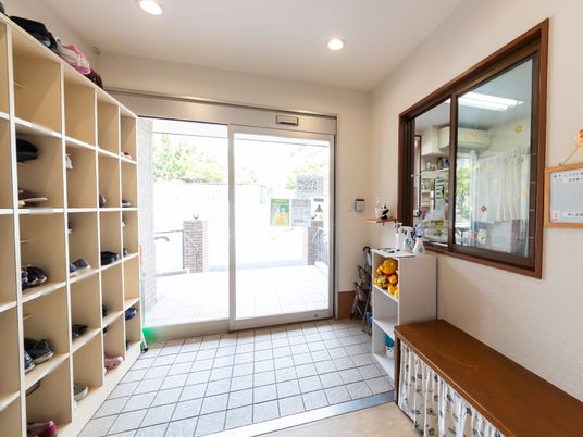 明るいエントランスエリア