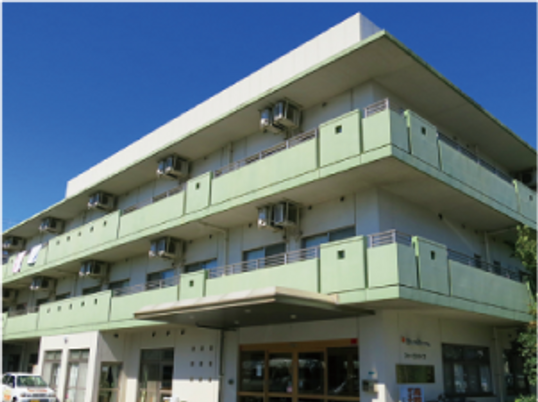 青空の建物外観