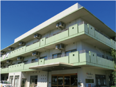 青空の建物外観
