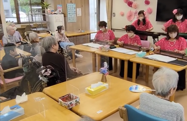 音楽会のテーブル