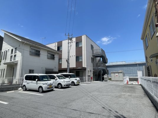 駐車場がある建物
