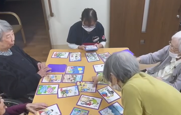 ゲームを楽しむ人の集まり