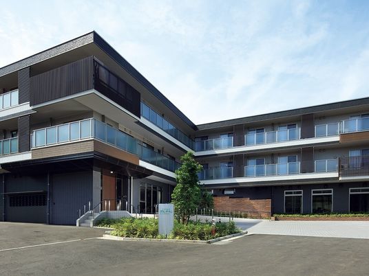 モダンな外観の建物