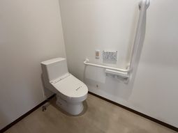 手すり付きトイレ  