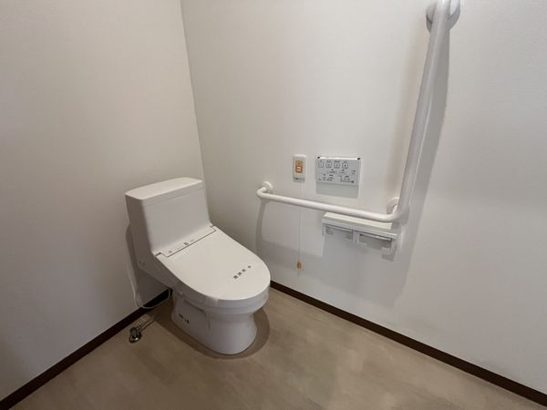 手すり付きトイレ  