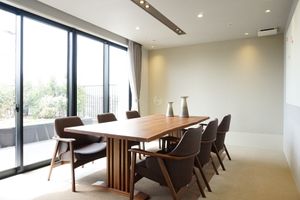 木目調テーブルのダイニング
