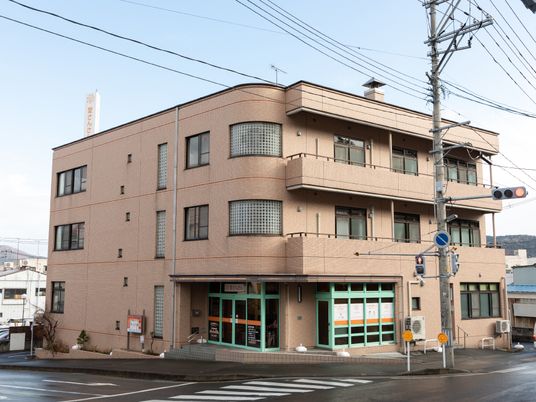 多階層の建物外観