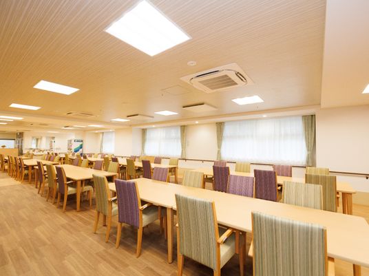 ゆったりした食堂空間
