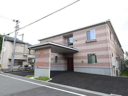 新築そうな外観の施設