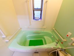 バリアフリーの浴室設備