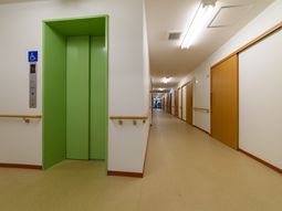 バリアフリーの廊下