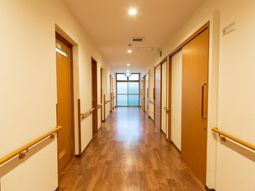 廊下の明るいイメージ