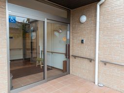 バリアフリーエントランス