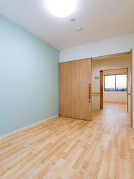 清潔な居室のドア