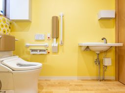 バリアフリー設計のトイレ