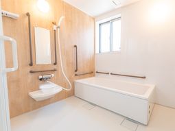 明るい清潔な浴室