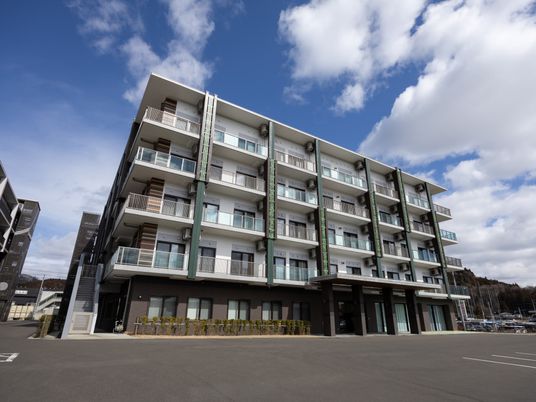 四階建ての建物外観