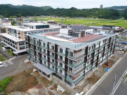 建物外観と周囲の景色  