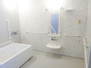 明るい浴室  