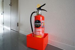 廊下に設置された消火器