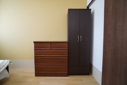 居室の家具と床