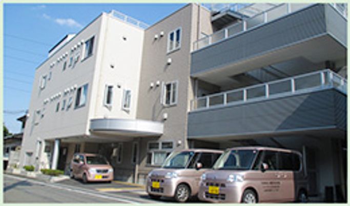 3階建ての建物外観