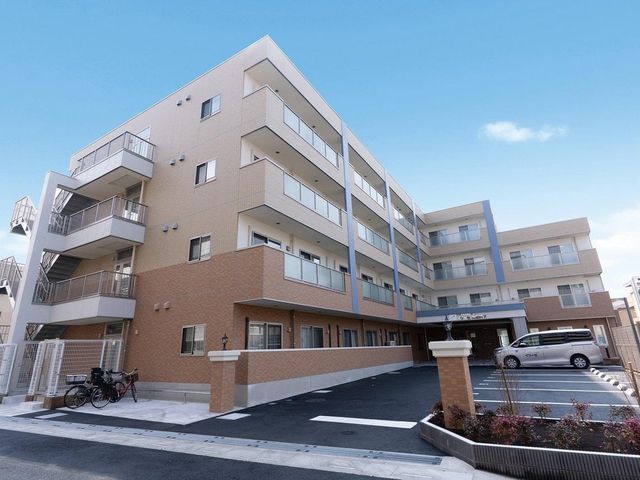 新築そうな建物の外観 外観 清潔感のあるモダンなデザインの建物です。明るい印象で、働きやすい環境が整っていることが伺えます。