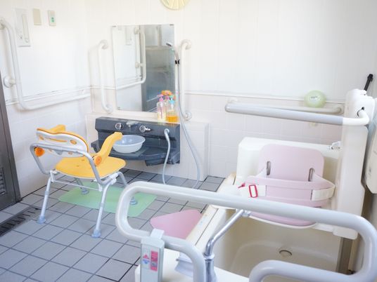 バリアフリーの洗面浴室