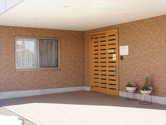 明るいエントランスエリア