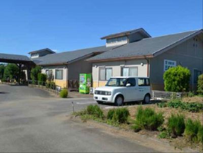 静かな環境の施設外観