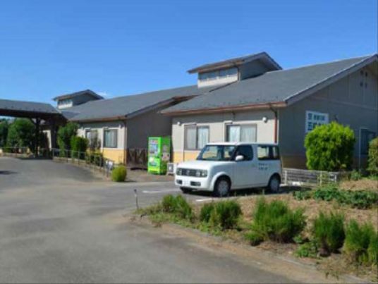 静かな環境の施設外観