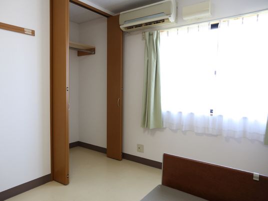 シンプルな洋室の一室
