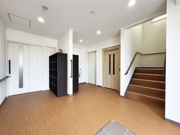 廊下と配布物の配置