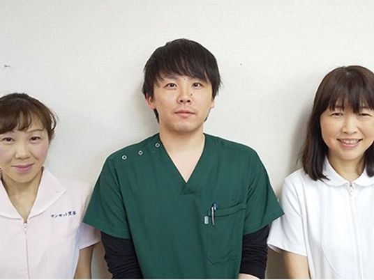 スタッフが並ぶ様子  