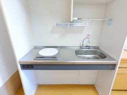 簡素なキッチン一角