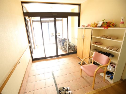 玄関エリアの日当たり良好
