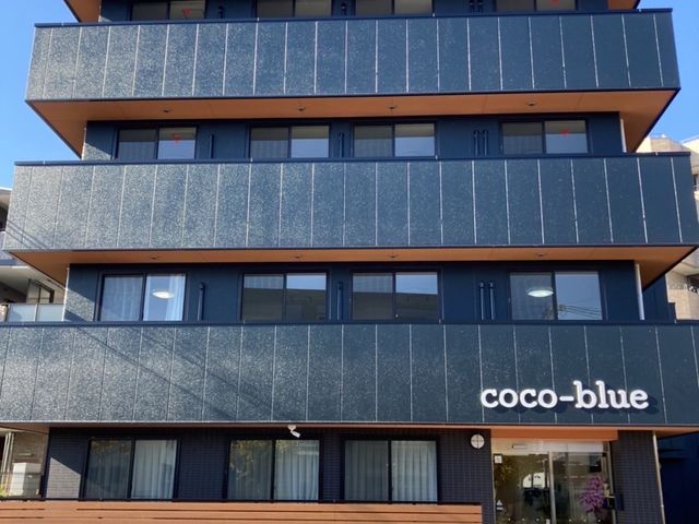 スタイリッシュな建物外観 外観 新しさと洗練されたデザインの施設で、質の高いサービスを提供するスタッフを募集しています。